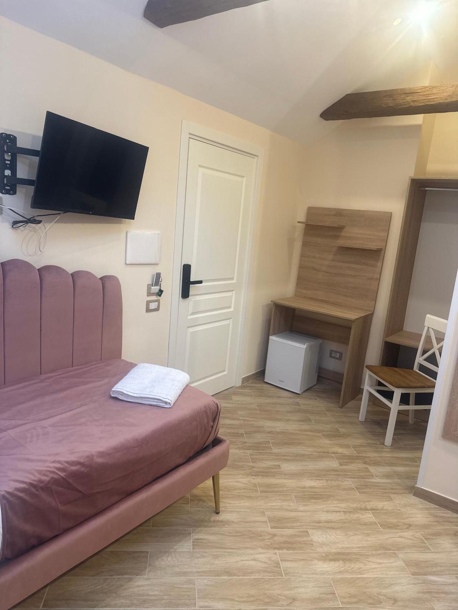 Attic Room نابولي المظهر الخارجي الصورة