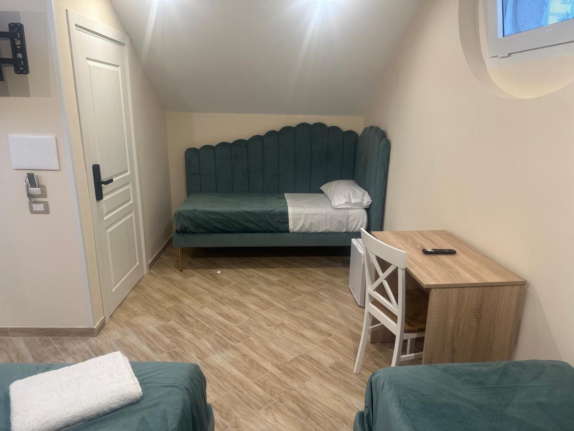 Attic Room نابولي المظهر الخارجي الصورة