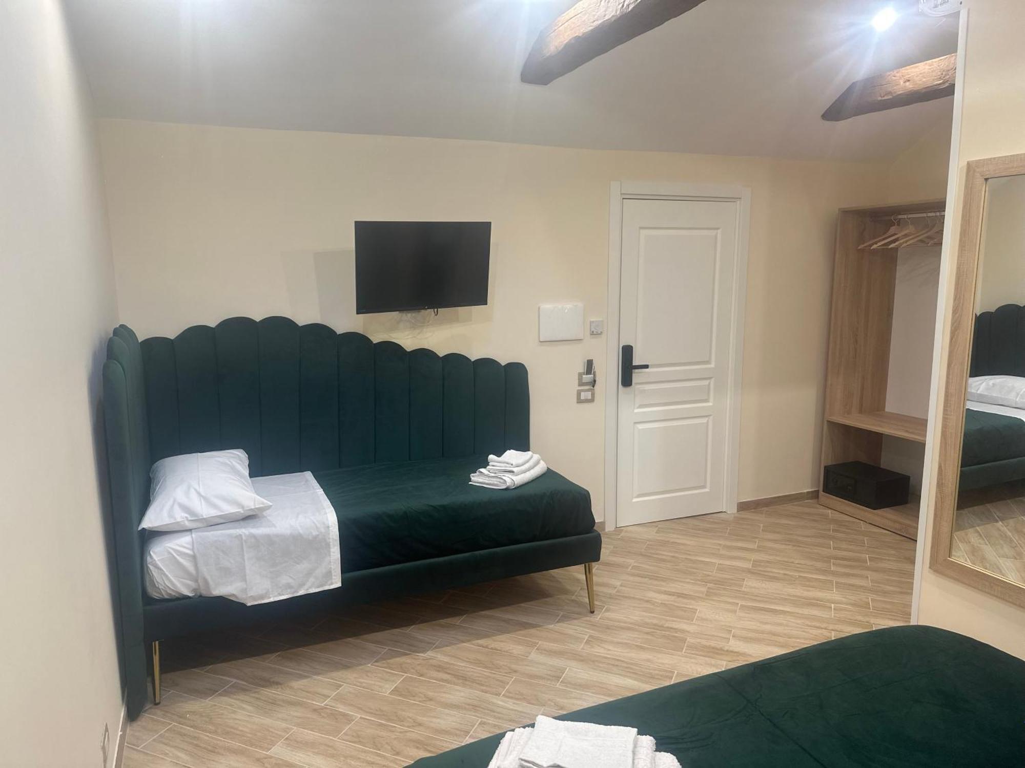 Attic Room نابولي المظهر الخارجي الصورة
