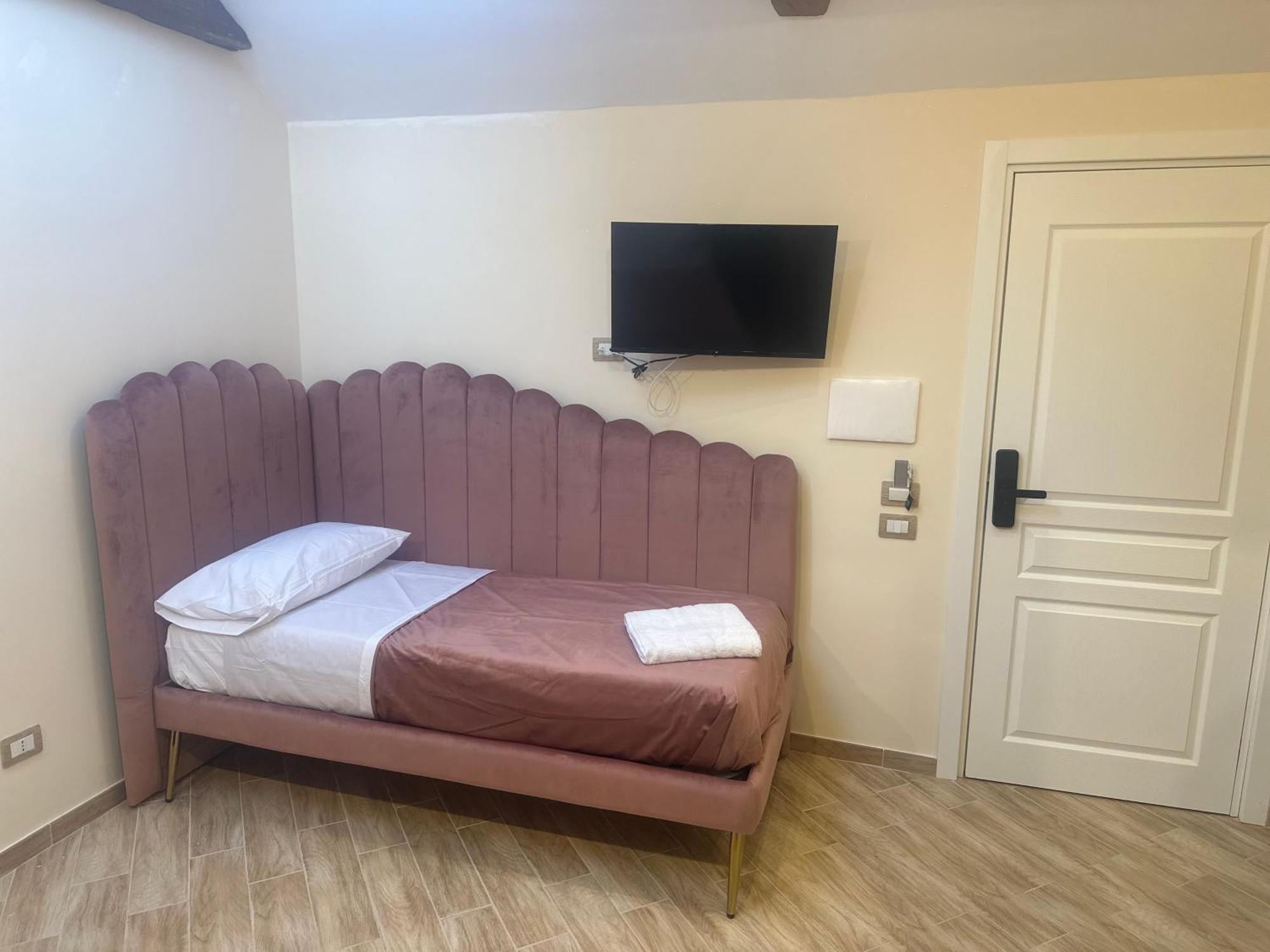 Attic Room نابولي المظهر الخارجي الصورة
