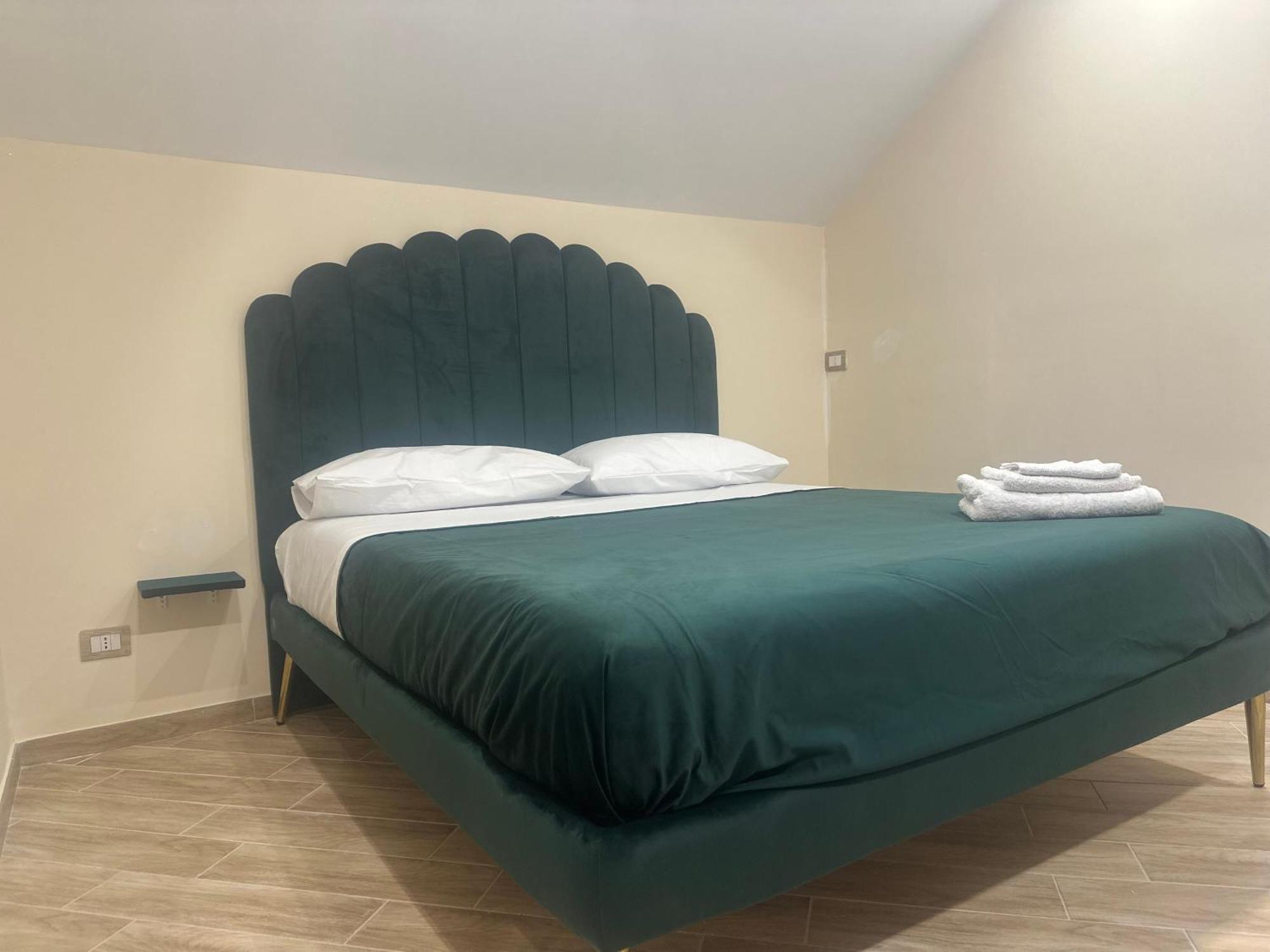 Attic Room نابولي المظهر الخارجي الصورة