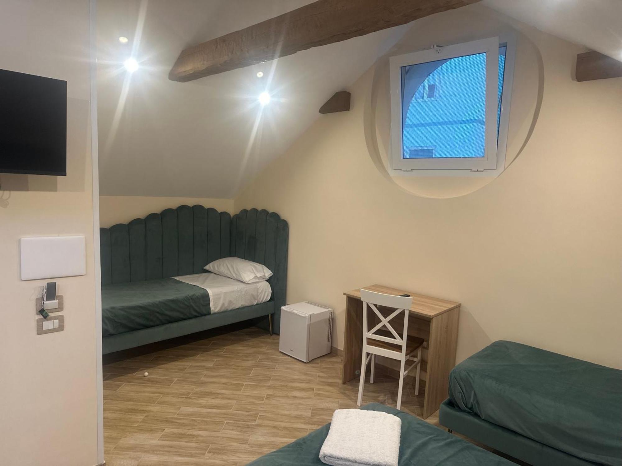 Attic Room نابولي المظهر الخارجي الصورة