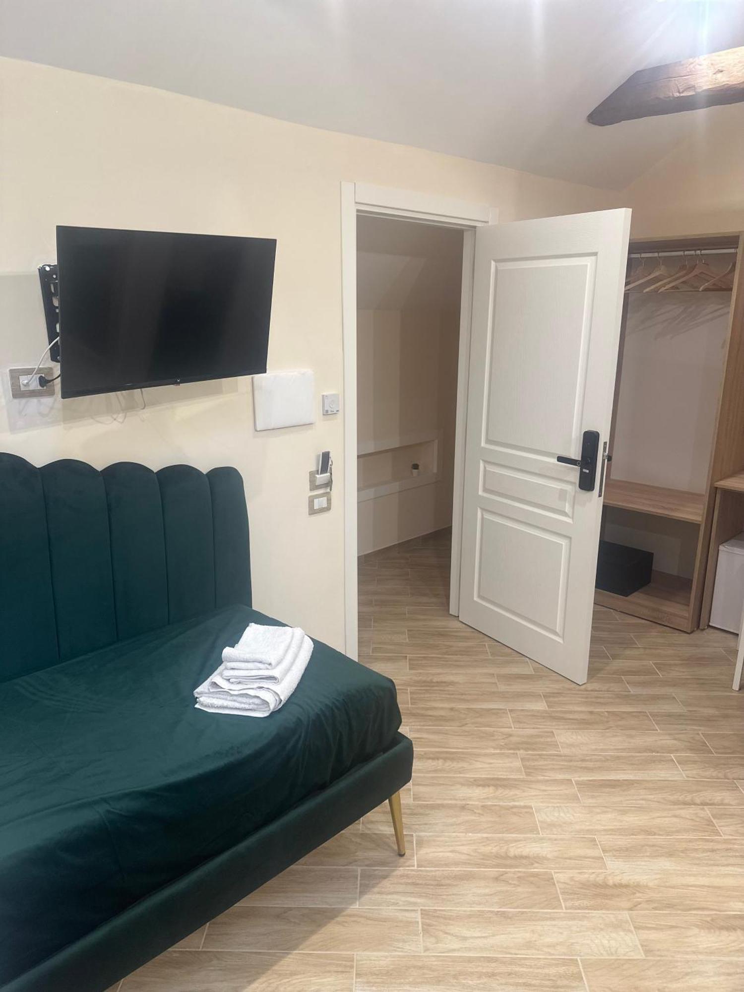 Attic Room نابولي المظهر الخارجي الصورة