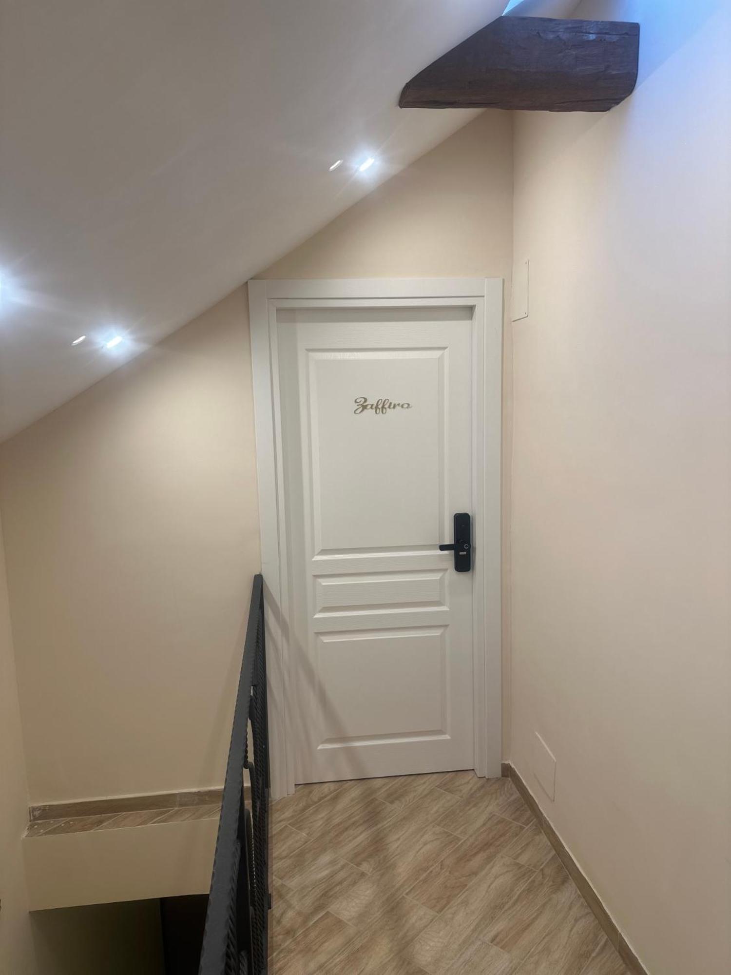 Attic Room نابولي المظهر الخارجي الصورة