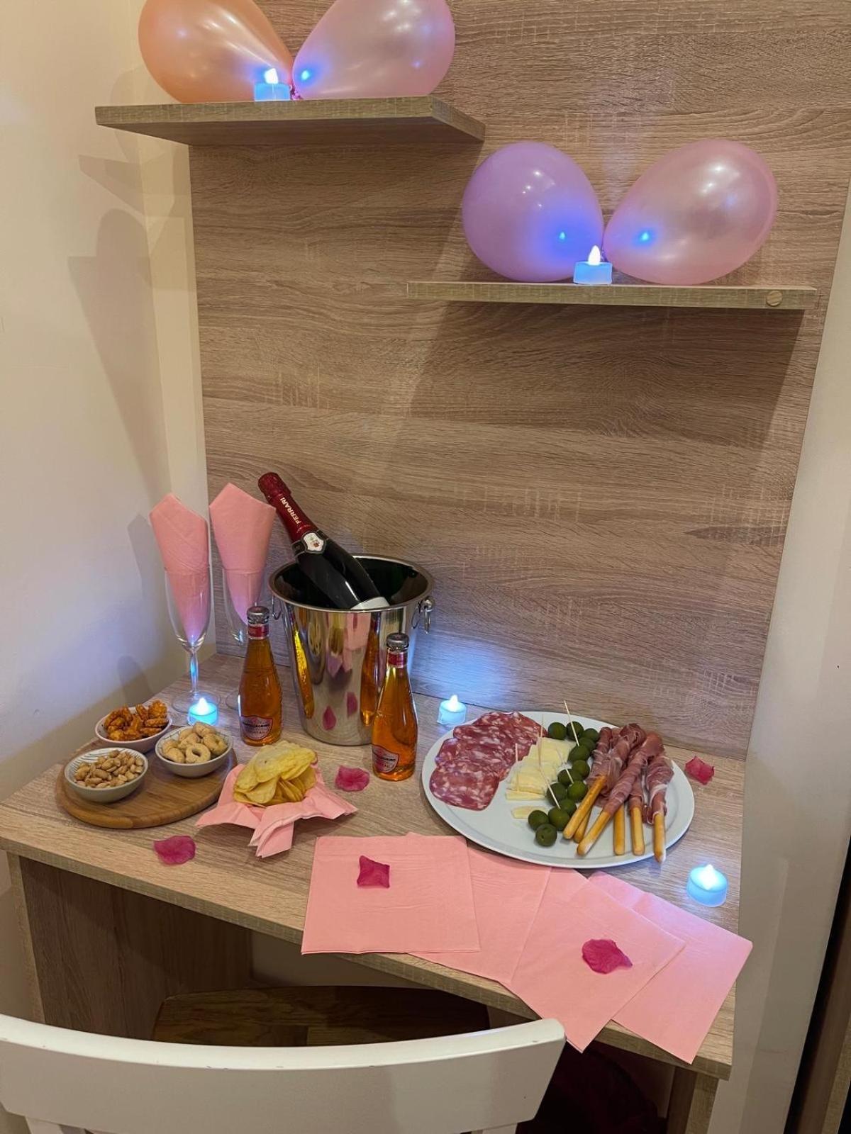Attic Room نابولي المظهر الخارجي الصورة